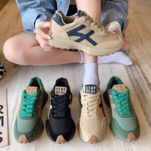 Stay real sneaker